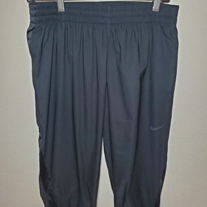 Womens Nike Training Capri Sz Medium EUC